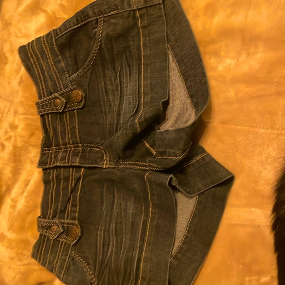 Adorable detailed Jean shorts